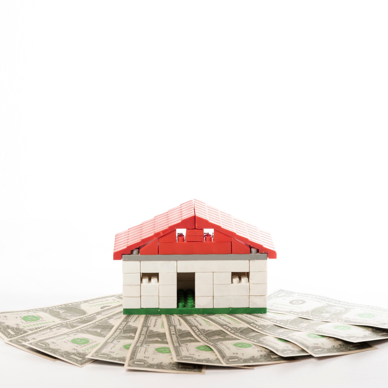 12. Can Egyptians abroad easily buy real estate?
