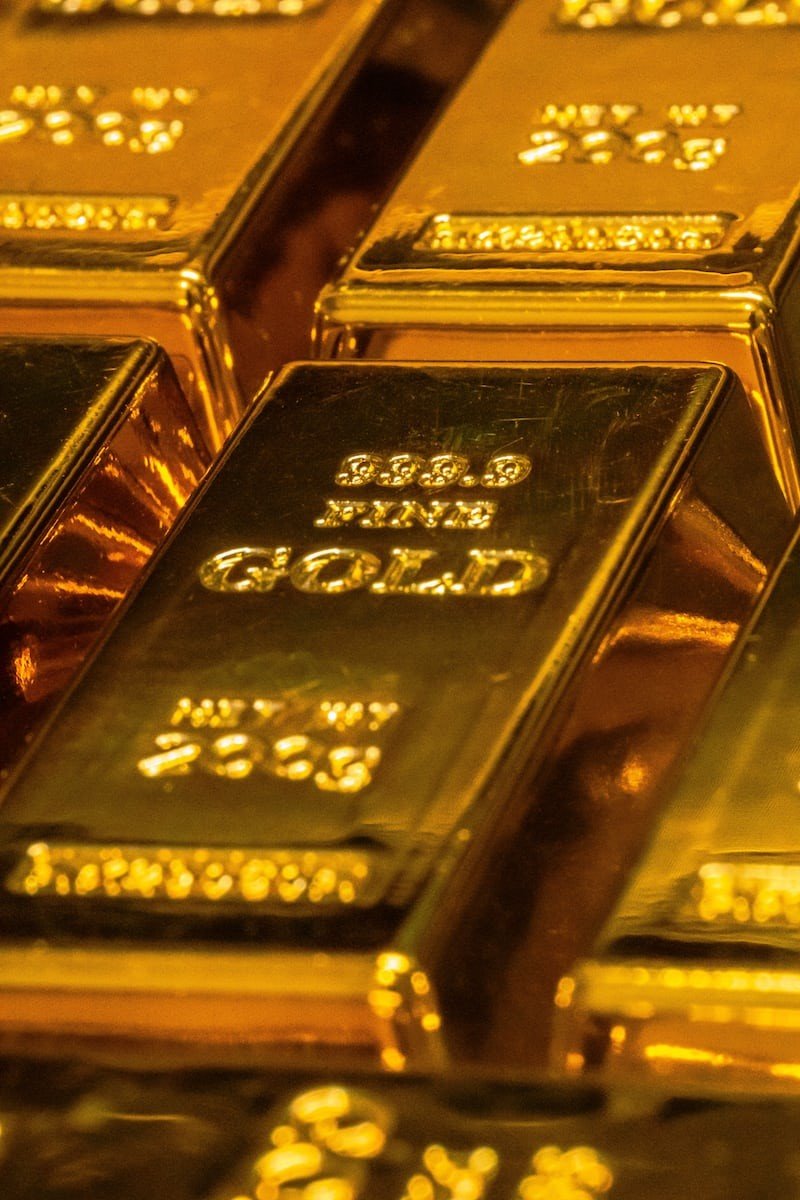 Comparison between gold and real estate investment