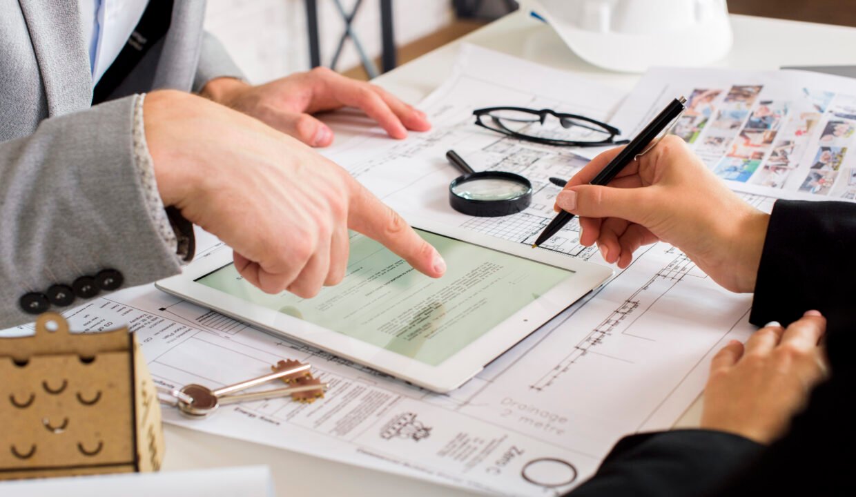 التحقق القانوني من العقار قبل الشراء: خطوات سريعة لضمان أمان استثمارك